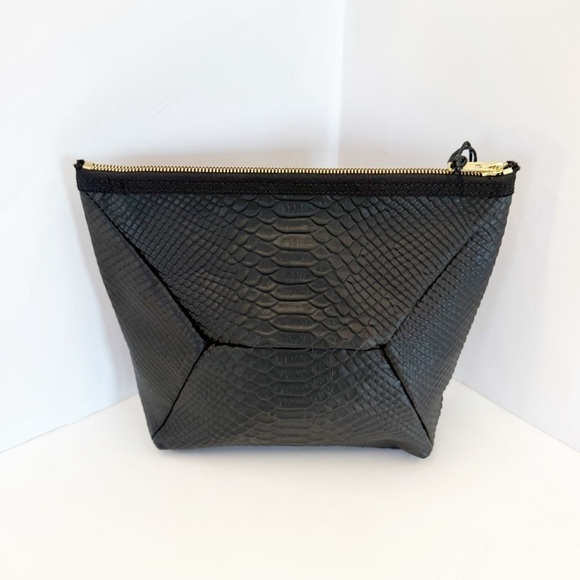 NWT Ampersand as Apostrophe Leather Python Textured Clutch Bag in Black